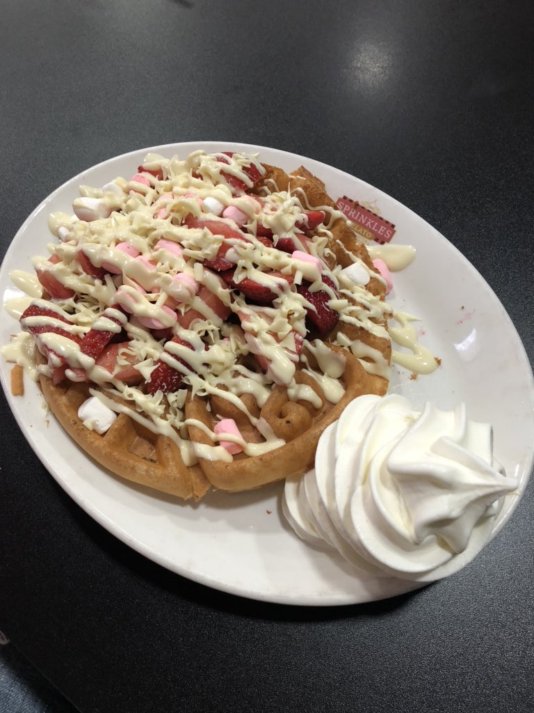 foodie_rosie's tweet photo. Waffle weekend at Sprinkles Gelato๐ #Food #foodie #foodblogger #waffles #waffleweekend #rosiethefoodie #SaturdayThoughts #SaturdayVibes #blogger #dessert https://t.co/zBc7KM3LSO