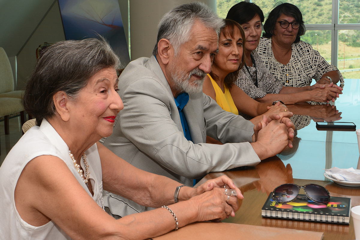 alberto_rsaa's tweet photo. Ayer recibí a Susana Pérez, viuda del reconocido artista Carlos Sánchez Vacca. Susana le donó a la Provincia su casa para que se transforme en un museo que permitirá recordar y dar a conocer la obra de “Kiko”. Estamos muy agradecidos por este gran gesto. Gracias Susana. https://t.co/DKazCdOGaj