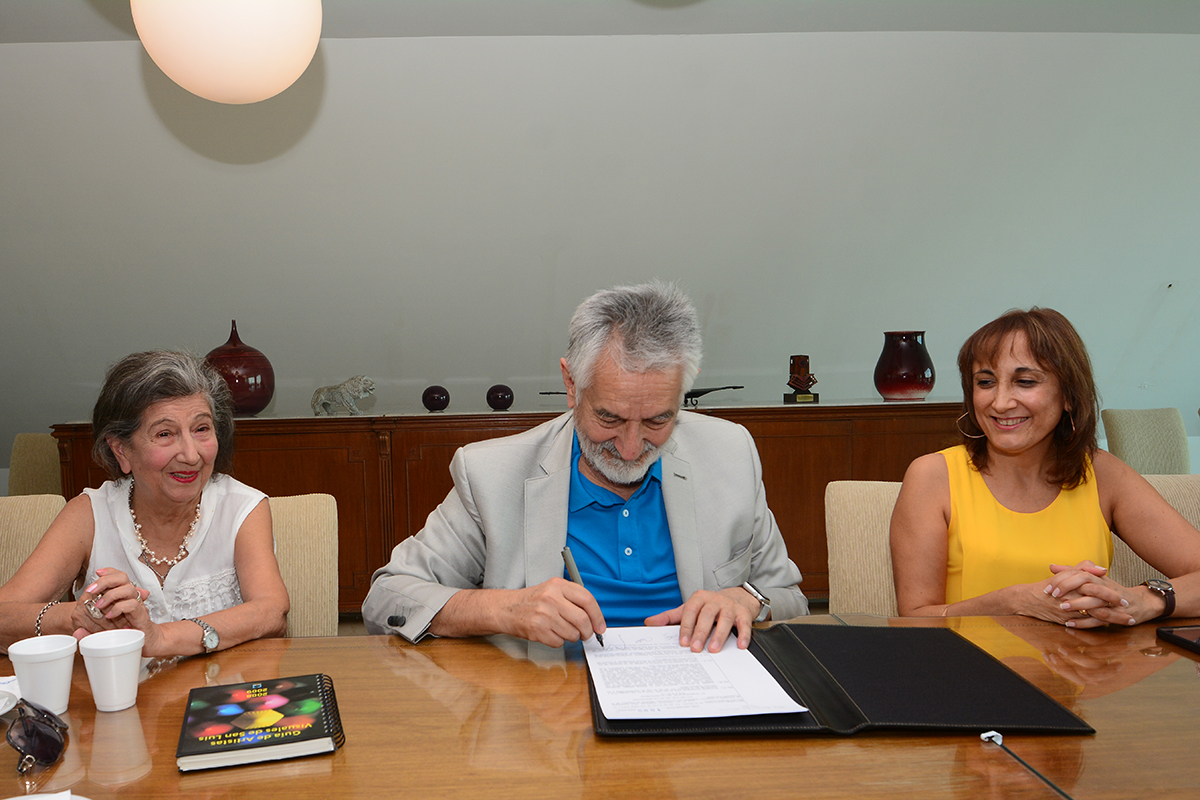 alberto_rsaa's tweet photo. Ayer recibí a Susana Pérez, viuda del reconocido artista Carlos Sánchez Vacca. Susana le donó a la Provincia su casa para que se transforme en un museo que permitirá recordar y dar a conocer la obra de “Kiko”. Estamos muy agradecidos por este gran gesto. Gracias Susana. https://t.co/DKazCdOGaj