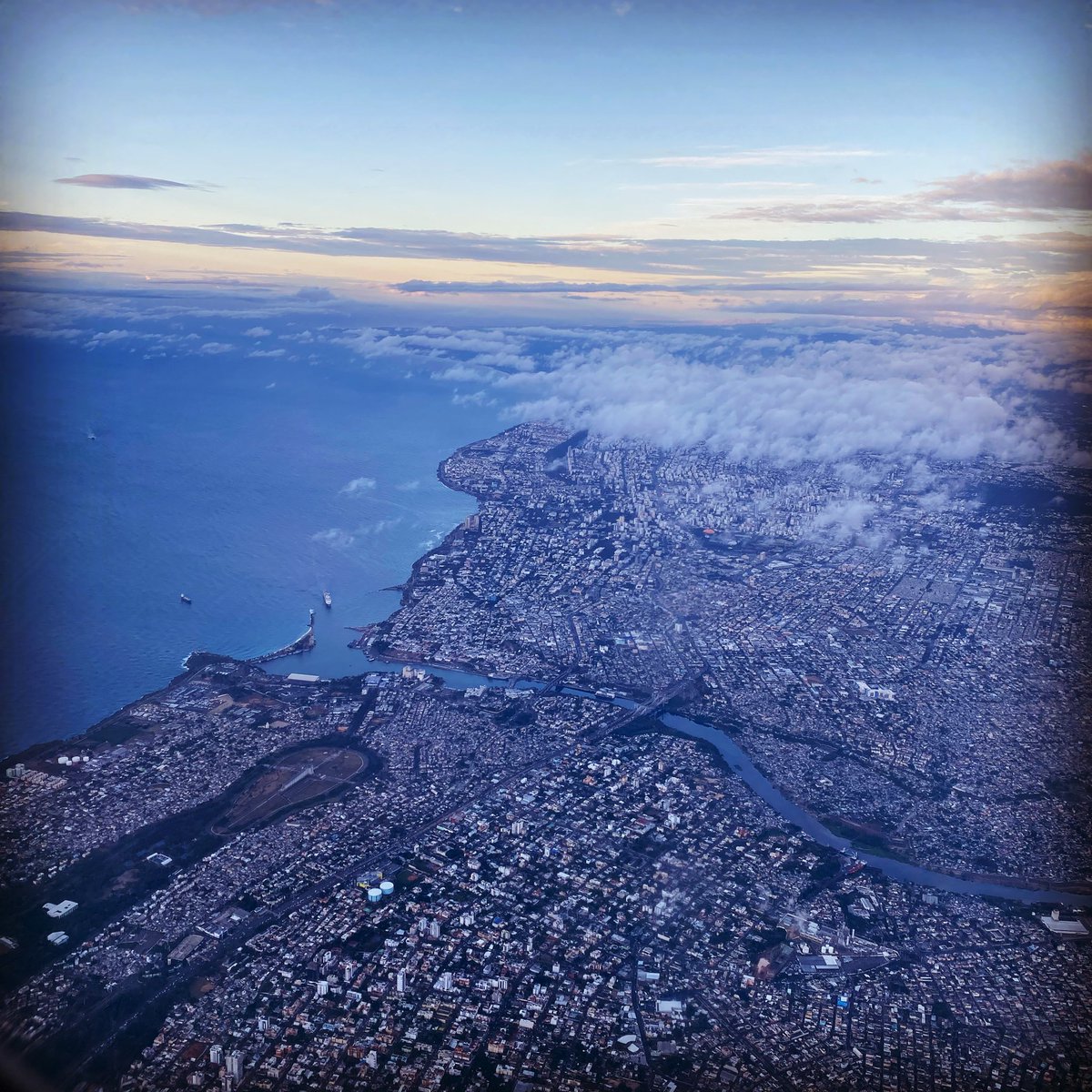 JLMendoza_'s tweet photo. Todavía impresionado con la foto que compartió el @drbentzbrugal hace unos días. El detalle es increíble, permite ubicar un montón de edificios y lugares. @Hernani2020 https://t.co/9is0tonr8L