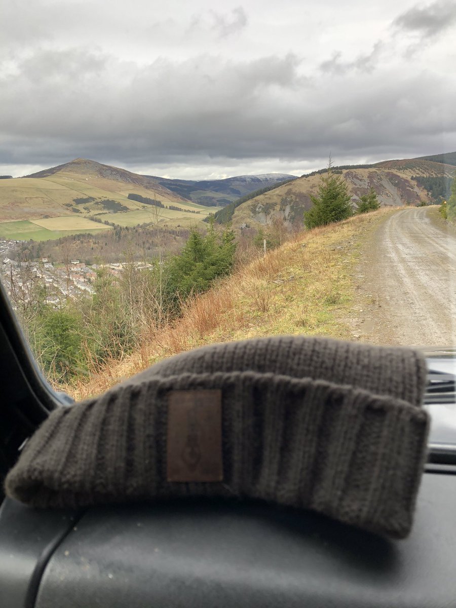 Alexwbowden's tweet photo. Out covering @RatRaceHQ Deerstalker event today with @EventSafetyUK. Chilling on the course in the #landroverdefender #eventmedic #rescue #rescuetech #medic @SinEatersGuild https://t.co/1VdNiOVjHs