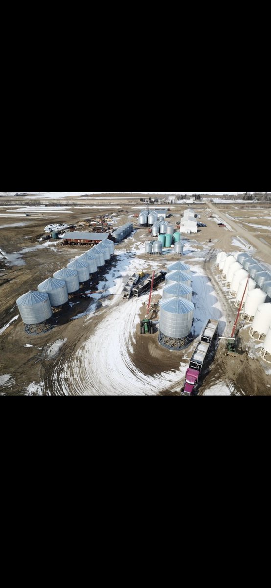 Moving the Fert direct to farm yesterday for <a href="/matthewscharf1/">Matthew Scharf</a> &amp; <a href="/nickscharf4/">nick scharf</a> , quick 14 loads ,115 km haul &amp; done in fashionable time ! Thanks for the speedy unloads boys 👍 #trucking #Perdue