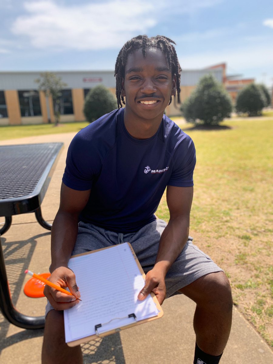 CfhsEdwards's tweet photo. Amidst the chaos, Eng. 3 left their phones in the classroom and got outside. They “wrote like Whitman” by creating essays and poems about nature and their own American experiences. Love this campus &amp; these kids 💛☀️ #cfpantherlife https://t.co/f5mWHSWauf