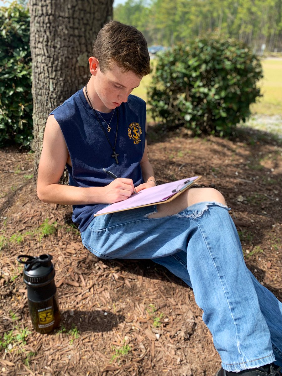 CfhsEdwards's tweet photo. Amidst the chaos, Eng. 3 left their phones in the classroom and got outside. They “wrote like Whitman” by creating essays and poems about nature and their own American experiences. Love this campus &amp; these kids 💛☀️ #cfpantherlife https://t.co/f5mWHSWauf