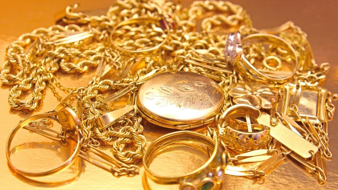 StuartJewelry's tweet photo. Are you excited to buy your next (or first) gold jewelry piece? Here is what you want to know about buying gold jewelry online or at your local jewelry store.
https://t.co/rCsMLh94dL https://t.co/tMd5FaZG0C