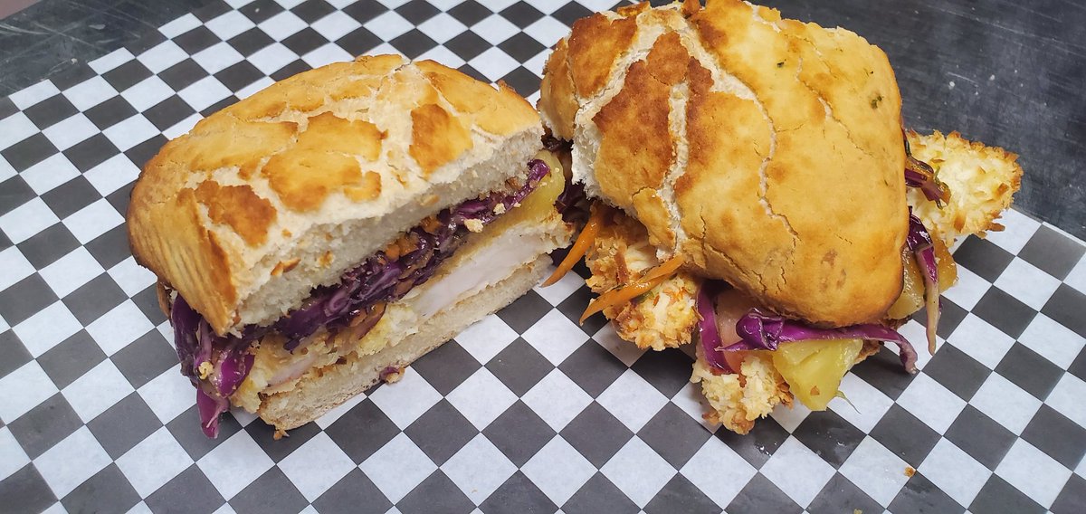 BayBoyKC's tweet image. Specialty Sandwich Saturday: Coconut Shrimp Sandwich 

Mmmmm.... delicious. 

#deliciousnessawaits #bayboykc #dutchcrunch #kclunch #kcfood #sandwichshop #sandwiches #yumyum #goawaycoronavirus