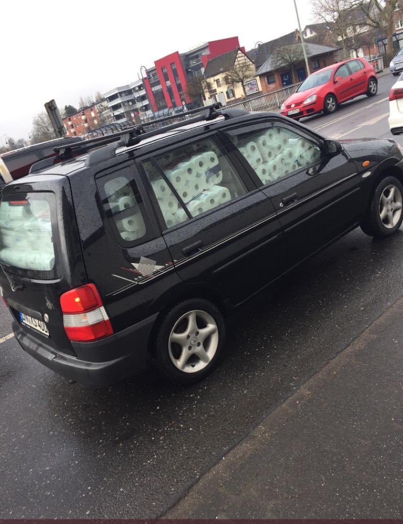 BrunsnZecke's tweet photo. Jobbeschreibung: Klopapierdealer (aka Vollidiot) #Hamsterkaeufe #CleanPöter #DreiLagenGlück #CoronaVirusDE #COVID19deutschland #coronapocalypse #fcsp #ShittingWithoutFear https://t.co/FQEw0kDwdk