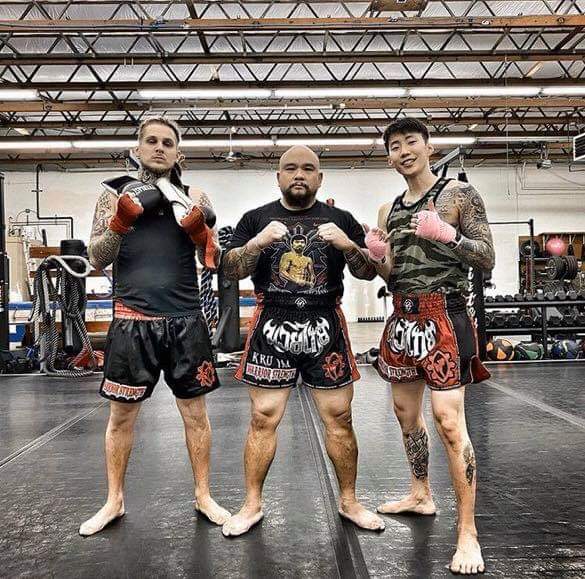 Arg_JayPark's tweet photo. 📷 INSTAGRAM: El entrenador / propietario Belton Lubas comparte una foto de sí mismo entrenando con Jay Park #박재범 y otra de él mismo con Jay y Avatar Darko en Warriors Strength Martial Arts School / Gym

@warriorstrengthtrainer 
#박재범 #JAYPARK #AOMG #ROCNATION #H1GHRMUSIC https://t.co/Wg4gKDrBX9