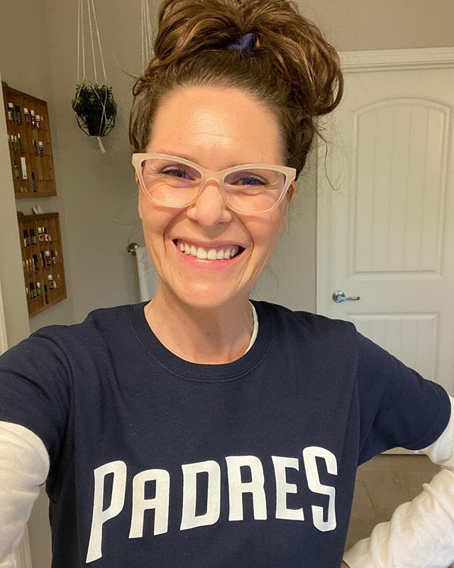 taraborowicz's tweet photo. Getting ready for what may be our last game today 😞⚾️❤️ #calripken #padres #ashersteam #vonisabluejay #borowiczcrew #dangviruscancellingfun https://t.co/J1qpzfpGcu https://t.co/bC58SNOQ3z