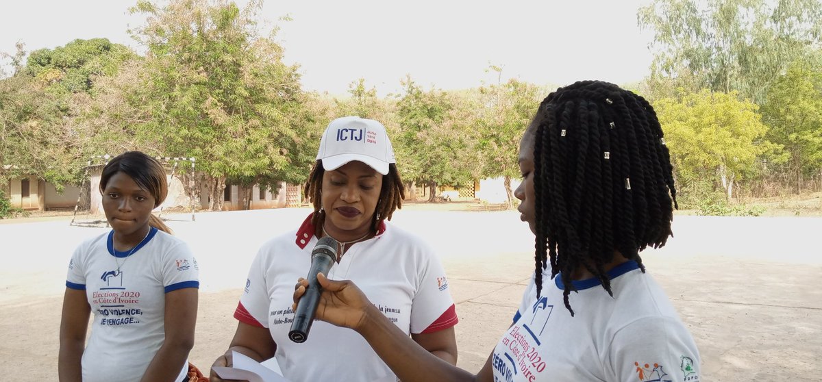 ci_jeune's tweet photo. "Jeune de #Korhogo , donne ta voix et non ta vie" propos de Madame Sidibé Salimata, Directrice regionale #Solidarité lors des serie d'allocution.
@UNPeacebuilding @theICTJ @pnudcotedivoire @Suma2000 https://t.co/2IaXsovPM9