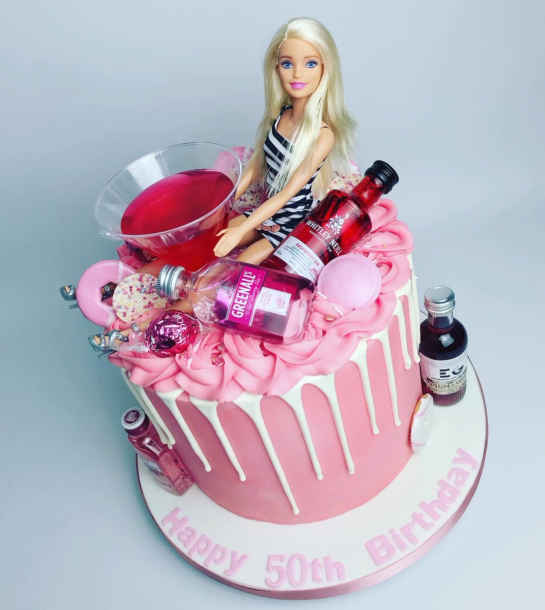 marias_cake's tweet image. • D R U N K  B A R B I E •

#mariascakeboutique #drunkbarbiecake #drunkbarbie #essexcakemaker #essexcakes #londoncakemaker #londoncakes #customcakes #bespokecakes #cakesforalloccasions