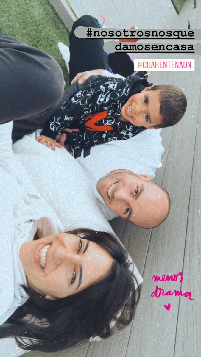 Javier21jg's tweet photo. Tumbarse a escuchar música bien rodeado, pequeñas cosas q hacen especial cada día ♥️ @InmaLobato #mifamilia #NosotrosNosQuedamosEnCasa #nosquedamosencasa https://t.co/A95e9XreM9