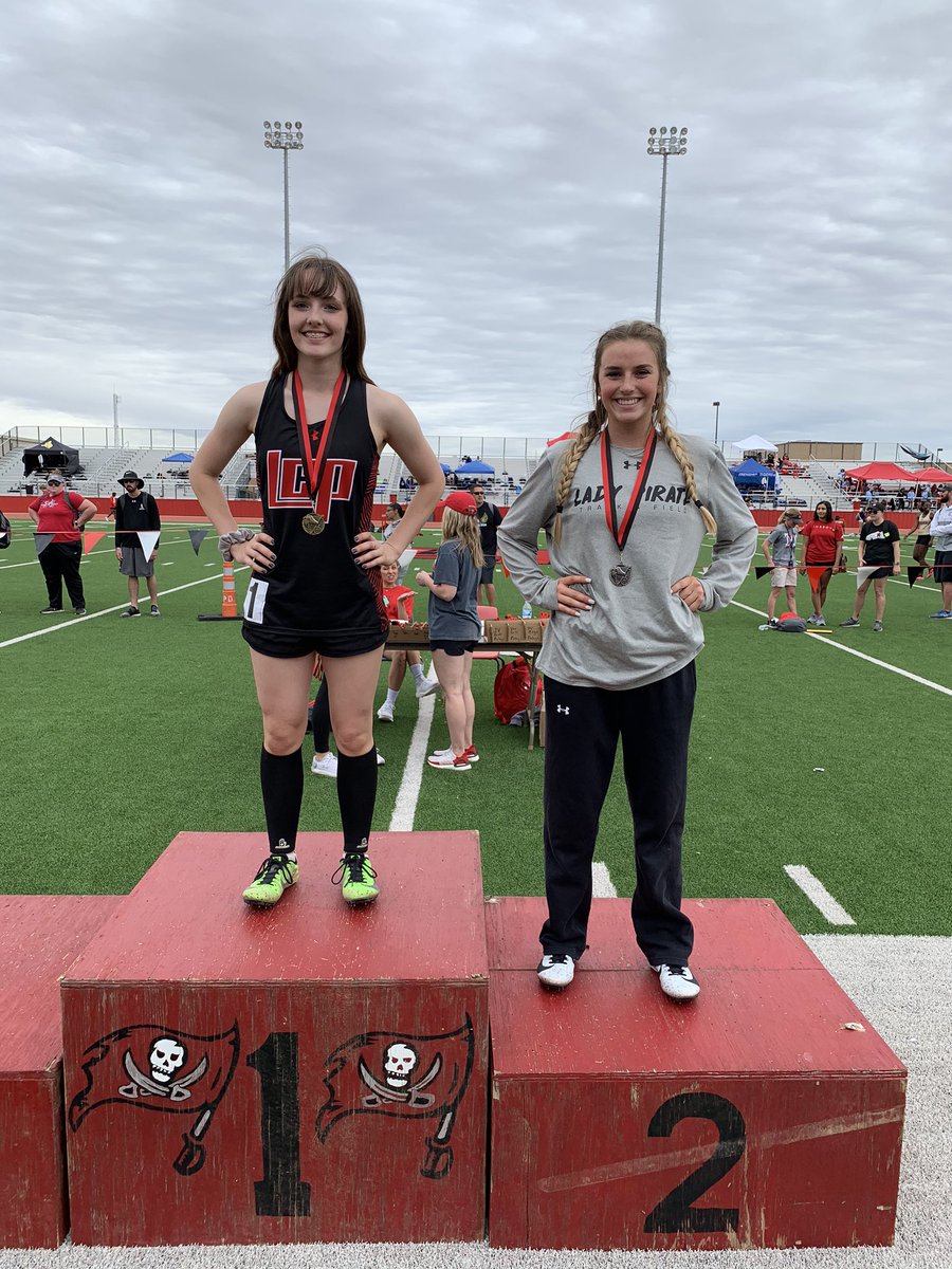 LCP_Track's tweet photo. Varsity Girls 100m Hurdles:
Kenzie Redfearn - 1st
Avrie Douglas - 2nd

JV Girls 100m Hurdles:
Savannah Wesley - 1st
Kellen Kotara - 2nd 
#PirateTrack https://t.co/EkRoM7n9Z1