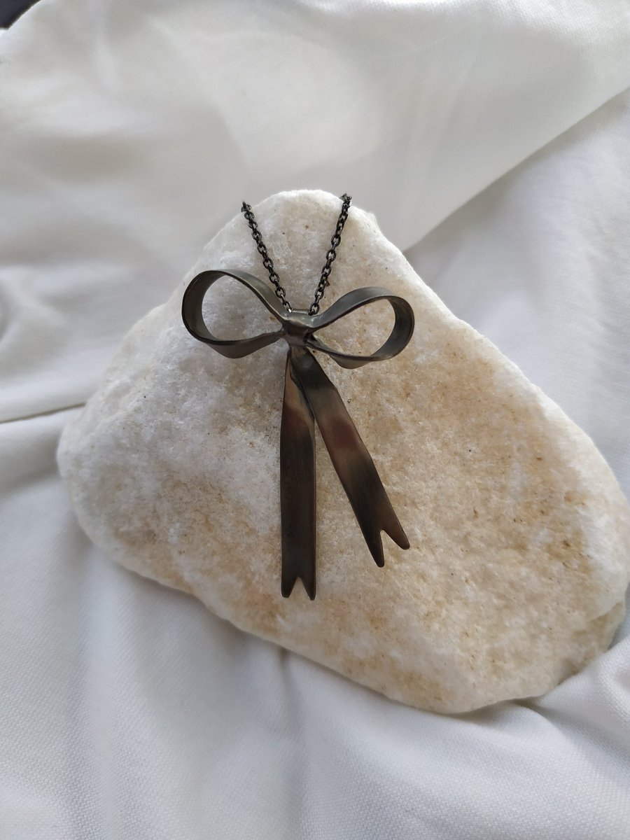 kleoandleo's tweet photo. https://t.co/N0yb4e6GsM #etsy #handmade #prettybow #silverpendant #silverjewelry https://t.co/j8rNMY0zzL