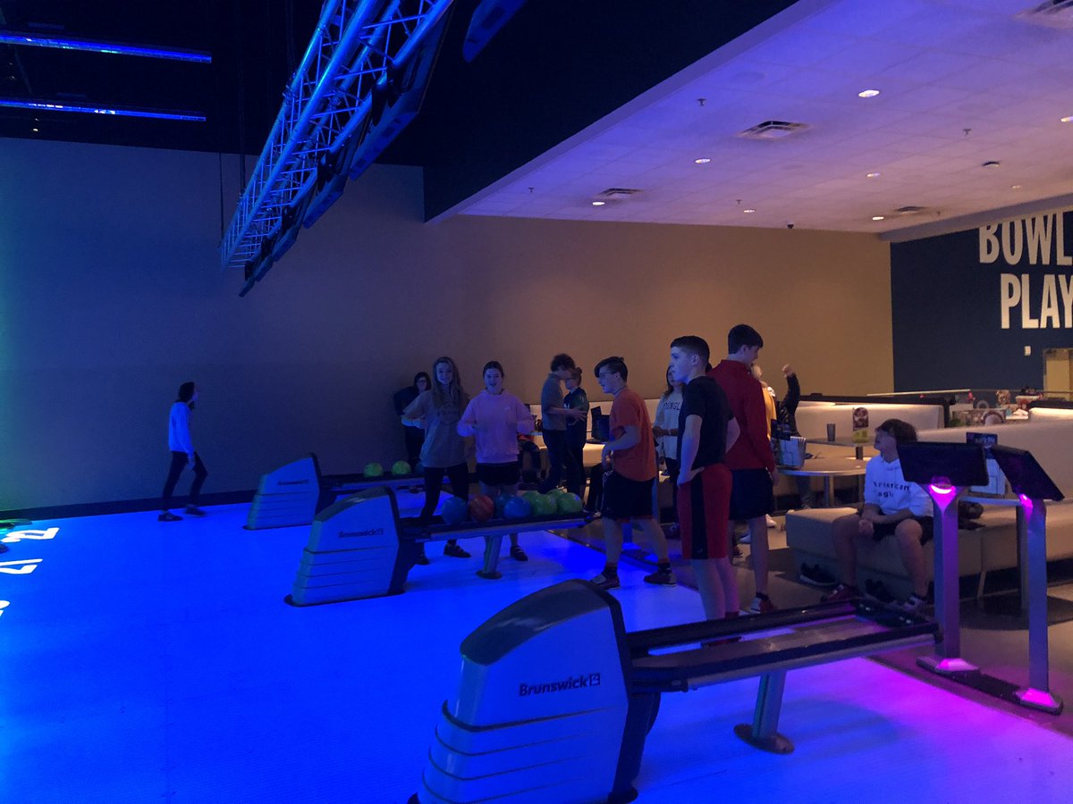 JoySherrodHMS's tweet photo. Day 2 of 8th grade staycation in lieu of NYC.  These students have fun no matter what.   Day 3 No school.  #HallHasIt @HallsMiddle https://t.co/Qu5JWcpXNs