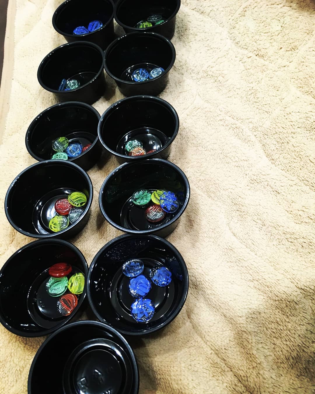 すぎうら総本家 ボドゲ 一家 気になっていた マンカラ 100均で買って作って 遊んでみました ルールは簡単だけど 頭 使って楽しいです ボードゲーム すぎうら総本家 家族でボードゲーム マンカラ 手作りマンカラ T Co 6zs9hwzs7j