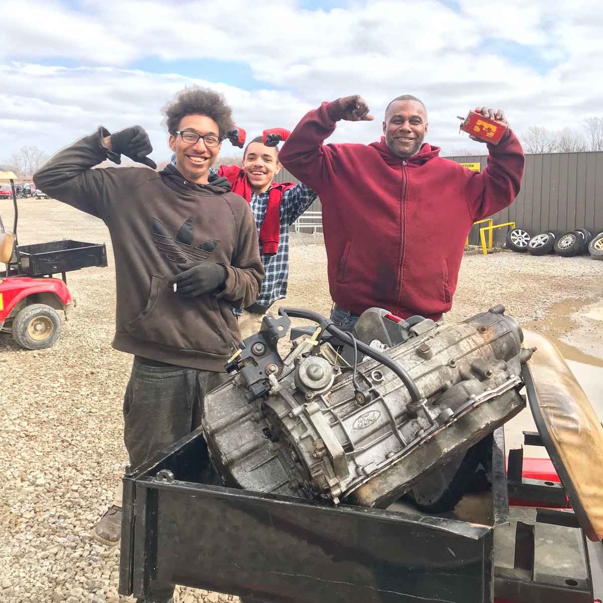 PullAPartAuto's tweet photo. Some say that 3’s a crowd. We say that it makes a pretty good team! Nice job guys! #VictoryPose
.
#PullAPartLife #Adventures #OnTheYard #DIY #UsedAutoParts #UnderTheHood #SalvageYard #Salvage #CarParts #Flex https://t.co/PtGvXuFL52