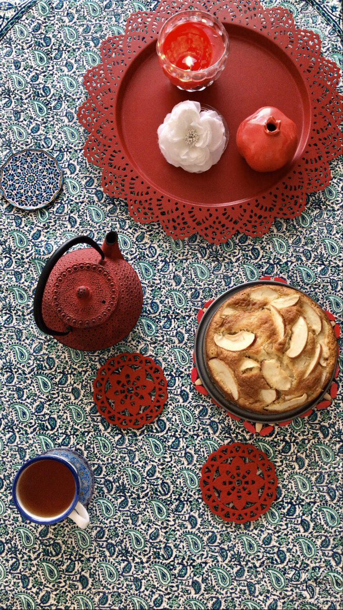 SoniaDoroudian's tweet photo. #stay_at_home #IranianStyle #TeaTime #ApplePie https://t.co/IHi315C2YM