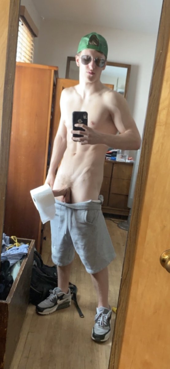 loganwallcb's tweet photo. Retweet if you want Toilet Paper 🧻 🍆 https://t.co/GaFgx6iVc8