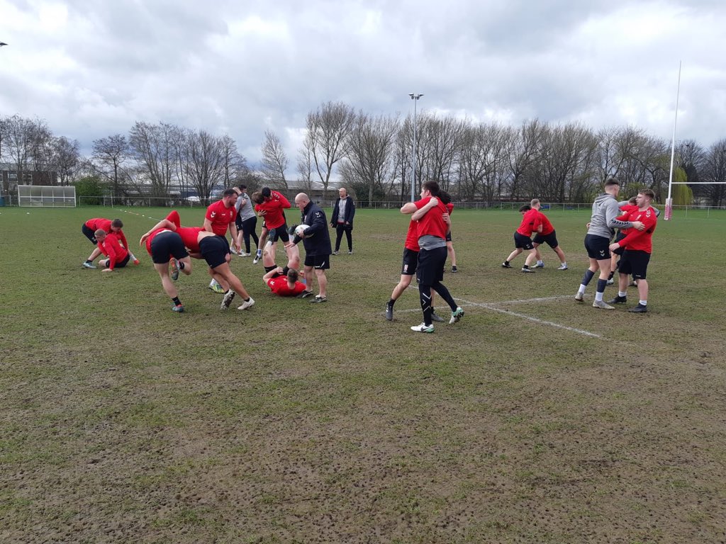 lions_rl's tweet photo. Training Day 🏴󠁧󠁢󠁥󠁮󠁧󠁿 🦁 

Great sessions down at Sheffield Hallam Sports Park today with @EnglandUnisRL and England Students. 

50 Players
12 Staff 
2 Squads 

#EnglandUnisRL #EngStudentsRL #ECLions https://t.co/Ez4y1fTP2p