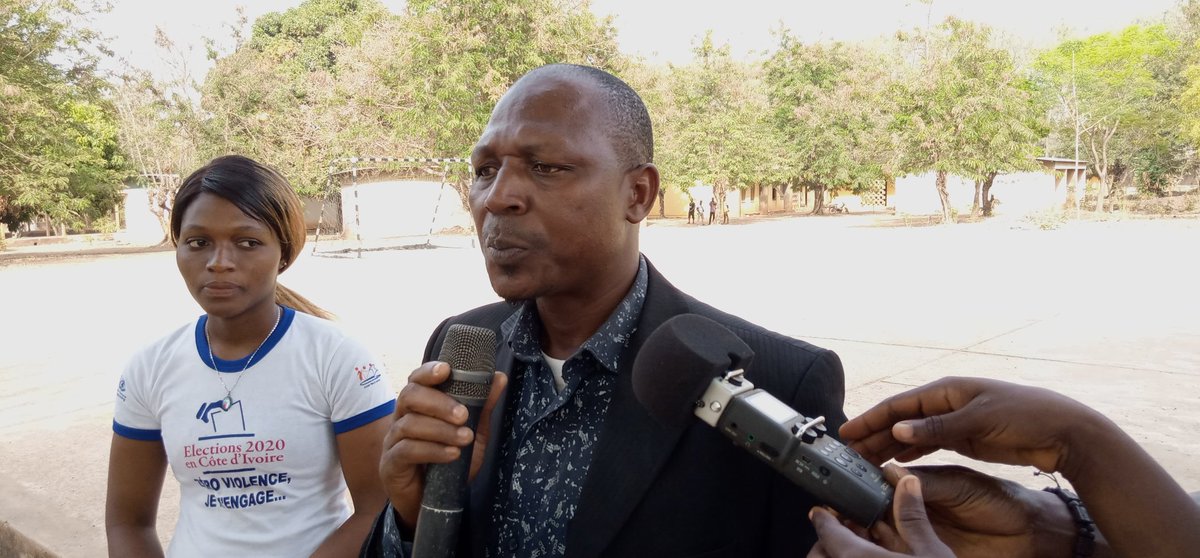 ci_jeune's tweet photo. #TournéeCulturelleEtArtistique
M. Coulibaly Lepienhin, représentant du maire de #Korhogo adhère au slogan "jeune, ta voix pas ta vie"
@UNPeacebuilding @ictj @pnudcotedivoire @Suma2000 https://t.co/fSul2rdUT8