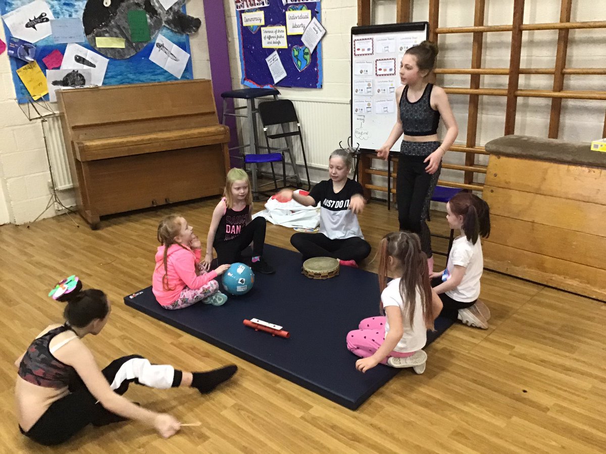 ClassOneMrsL1's tweet photo. Sports relief day- the children had a fantastic time with the year 6 children, taking part in a circuit of activities that they had organised for us.🏀🤸🏽‍♂️⛹🏽‍♀️ https://t.co/jzkF88FQgg