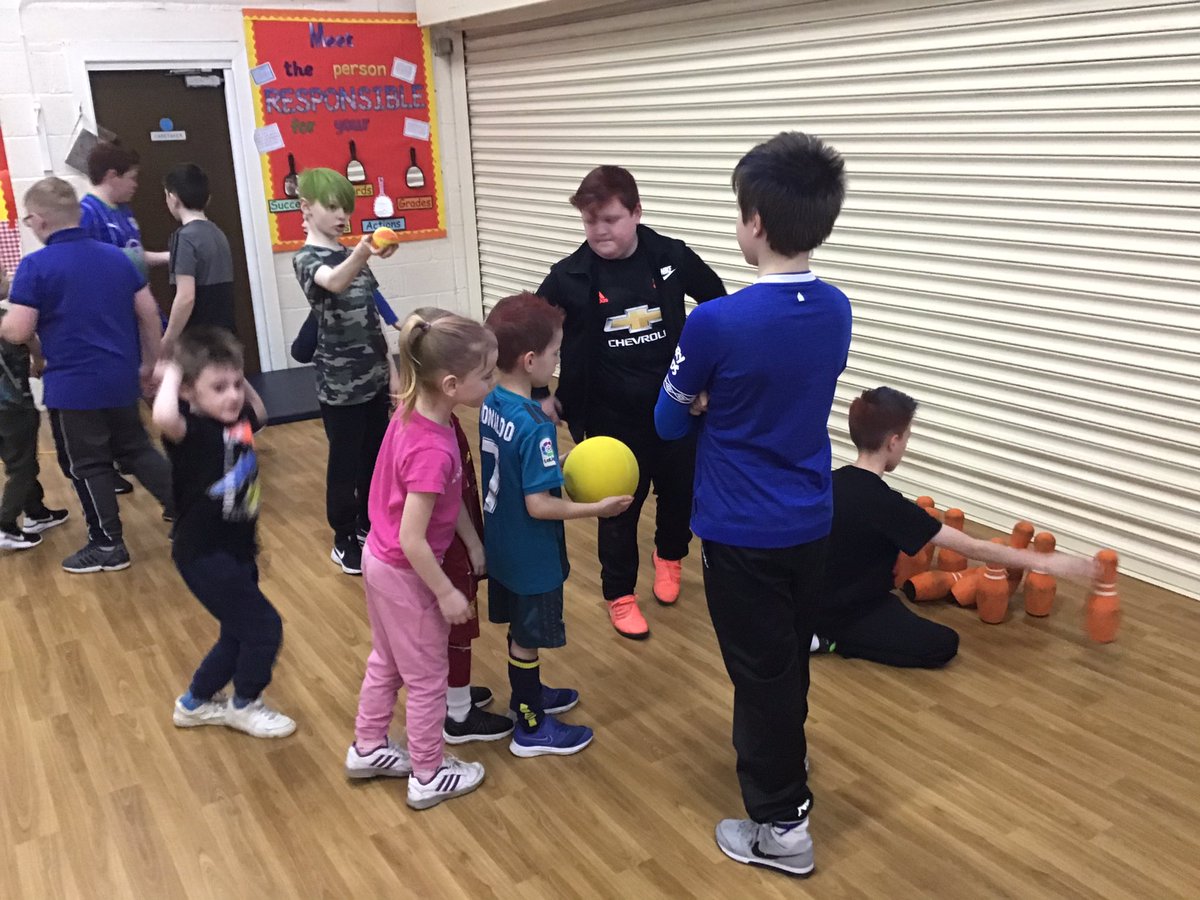 ClassOneMrsL1's tweet photo. Sports relief day- the children had a fantastic time with the year 6 children, taking part in a circuit of activities that they had organised for us.🏀🤸🏽‍♂️⛹🏽‍♀️ https://t.co/jzkF88FQgg