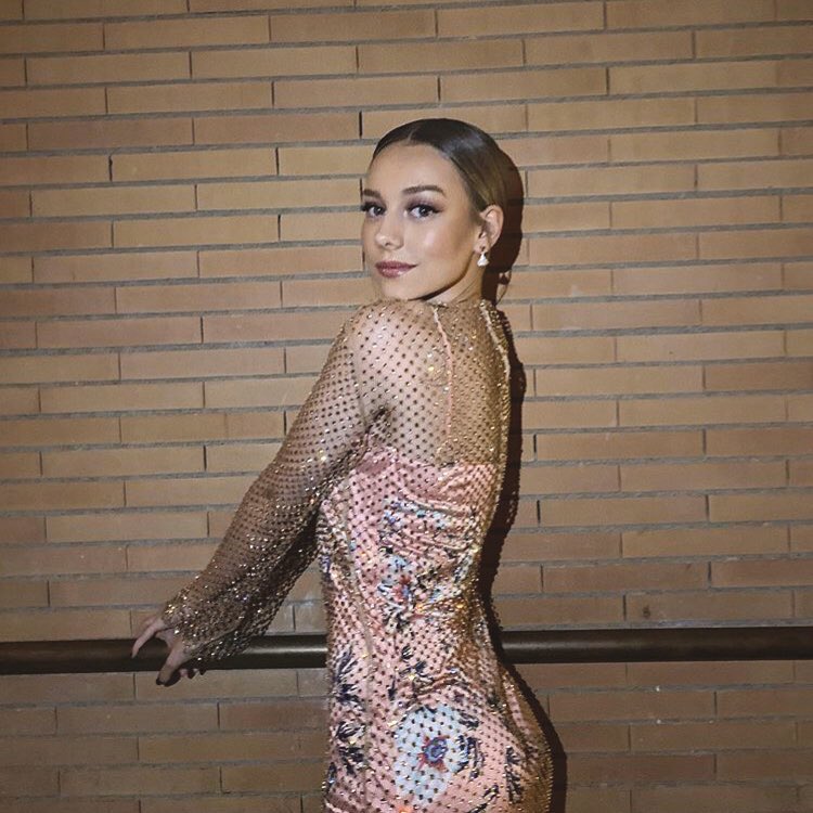 ester expósito is so gorgeous i don't wanna look at myself in the mirror ever again