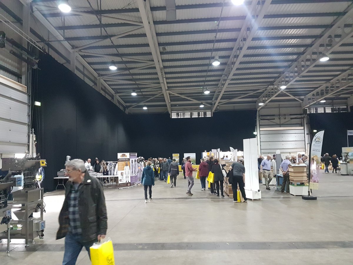 Dafydd_Pett's tweet photo. Great day @Beetradex.  @hvhoney @HydeHives @IanRobe21723057 https://t.co/TRBrcwjIVg