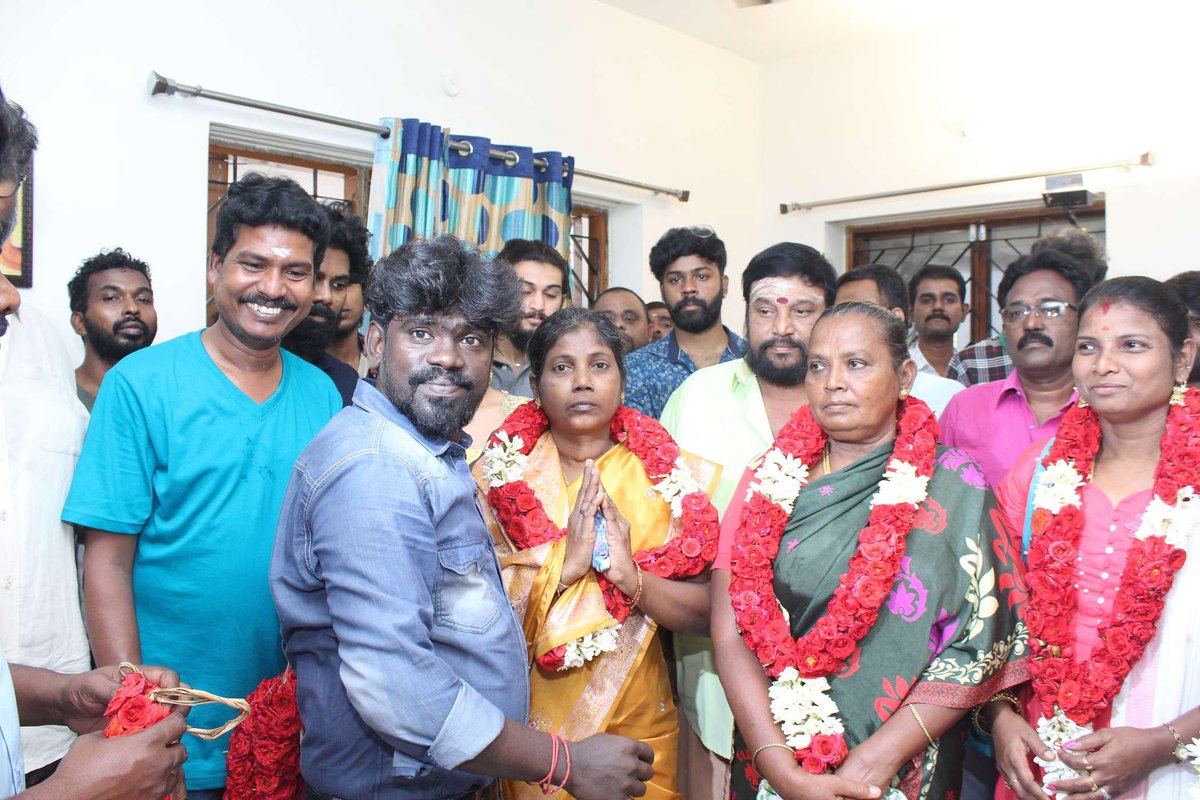 moviewingz's tweet photo. #blackpeoplepictures #Ssumathi productions @GJSATHYA3 Directorial #Puravi Starring @ssakshiagarwal Music #BMohammedAadhip Lyrics @KuKarthk DOP #GopiJagadeeshwaran Editing #ManiKumar, #RaghuSethuraman
Art #mspMadhan @Sheimour @AganalM @onlynikil #NM https://t.co/GShcP3NiCI