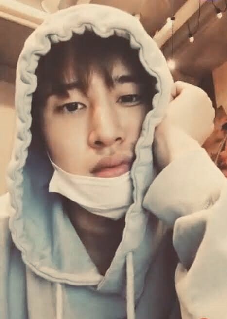 cathdimps's tweet photo. ‘Protect my people...’
#hellohanbinlsfree kaya hello mask din muna daw po tayo sabi ni Hanbin😷
as much as I wanted too.. have the masks from him.. but someone needed it most😔
we all know how much he cares to us🥺💕 thank you and i love you @ikon_shxxbi
#ikonicselcaday https://t.co/C1XKbqjEex