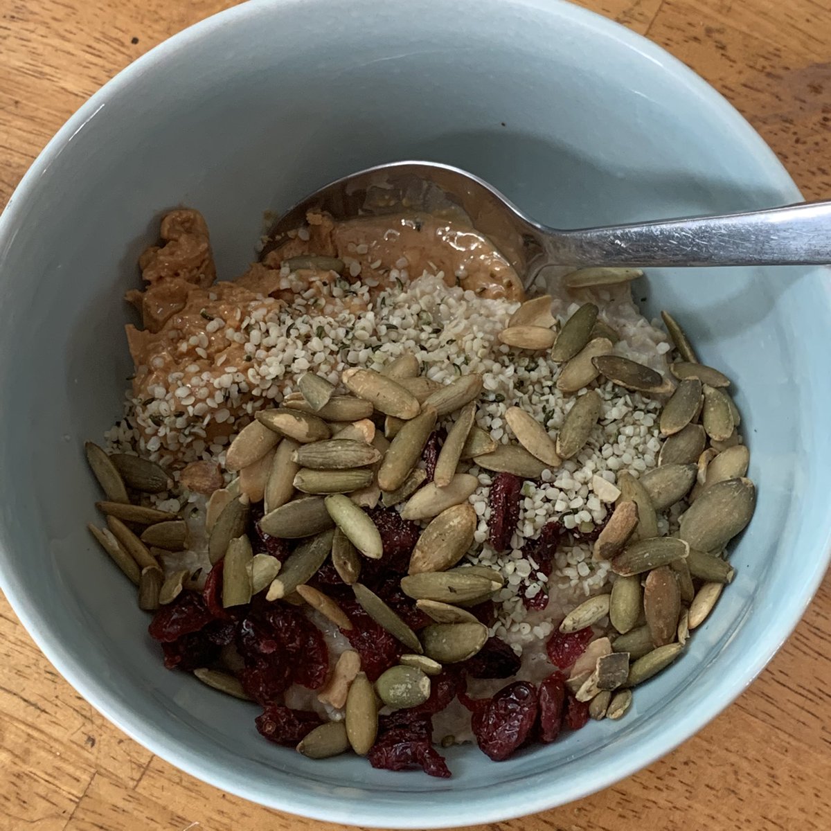 breakfast4din's tweet photo. There’s oatmeal under there! https://t.co/eAke4n2Q7x