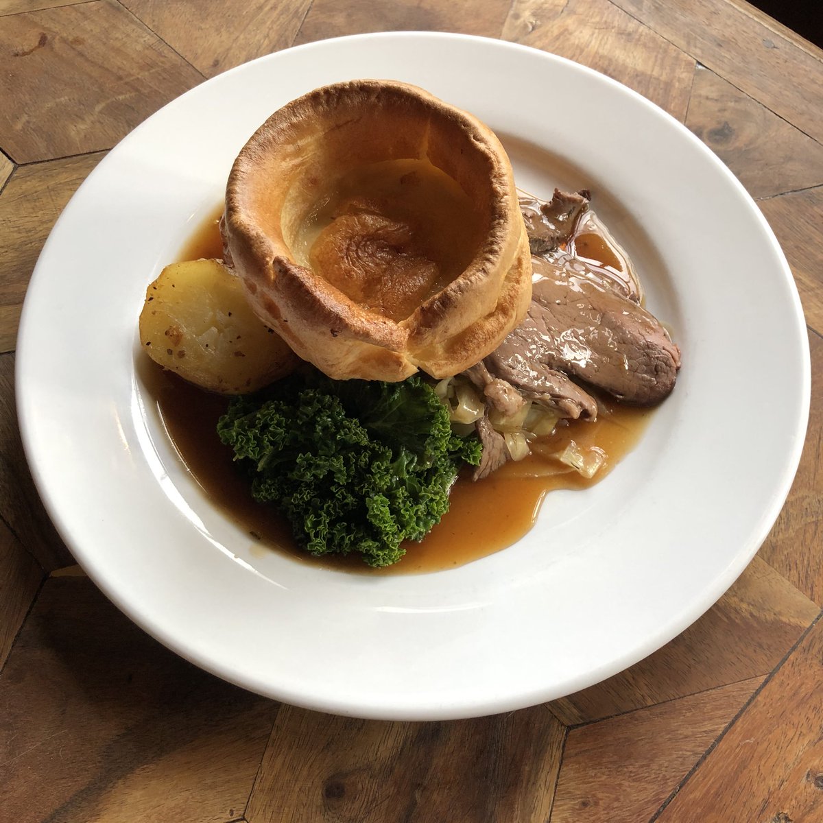 Serving up delicious roasts tomorrow! We still have a few tables left. Visit our website to book. 🍻 #roast #londonroast #londonpubs #stokeypubs #lazysunday #sundaylunch #stokenewington