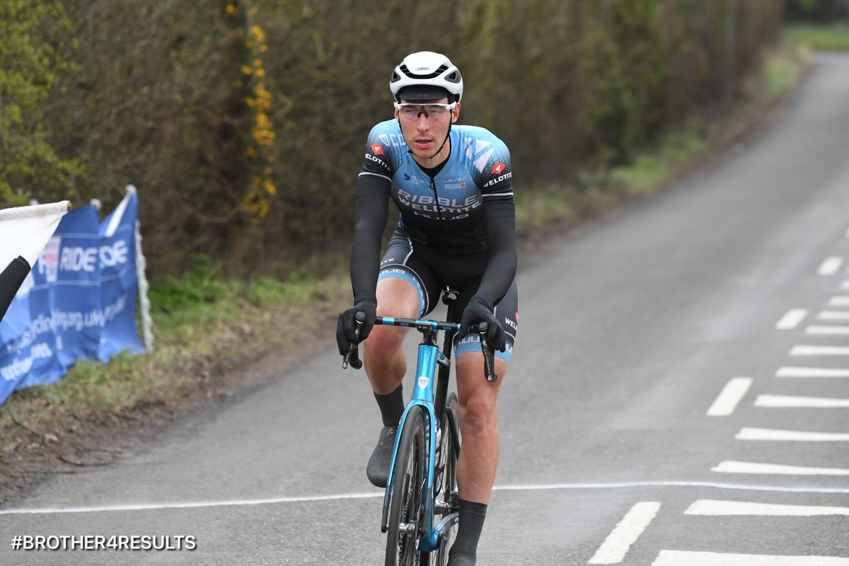VeloUK's tweet photo. Top four headed up by Ollie Maxwell #RoyThameCup https://t.co/AuxqCYGEpx