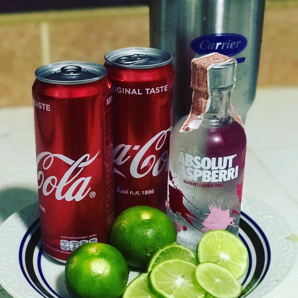 Foolish198's tweet photo. #memo7 ชอบสูตรนี้ที่สุด #memo Recipe Vodka(raspberry)+cola+lime(มะนาวส้มตำบ้าน) https://t.co/f6hgqmxs62