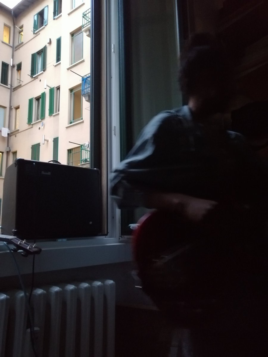 Malabalneel's tweet photo. day one of the stay sane in corona times #windowconcert
#Milanononsiferma https://t.co/spRzLOIjP4