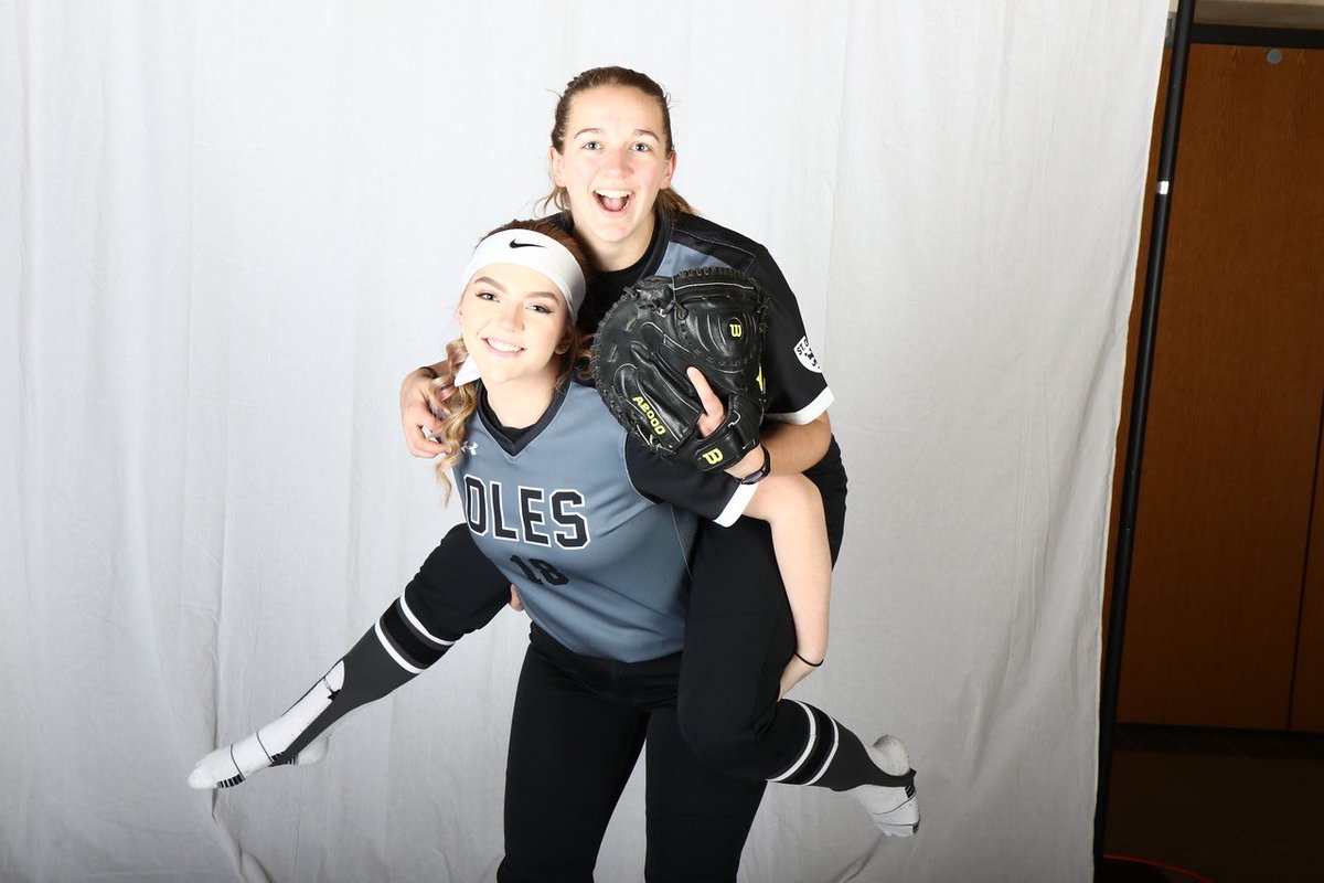 StOlafSoftball's tweet photo. FOREVER Team 46 💕 https://t.co/724kMvhkNI