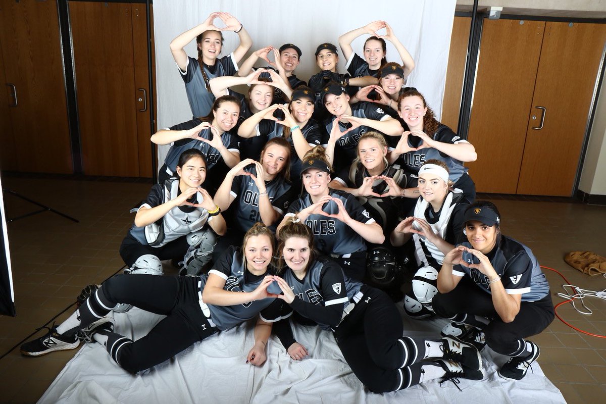 StOlafSoftball's tweet photo. FOREVER Team 46 💕 https://t.co/724kMvhkNI