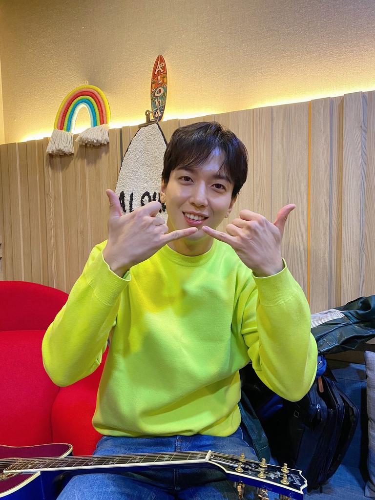 Myyongseo's tweet photo. Full of green from Mom and dad today on white day 💚😏
.
.
.
😚😚😚 @JYHeffect @sjhsjh0628  good night 💖💙💑 https://t.co/gK1k7lRGVW
