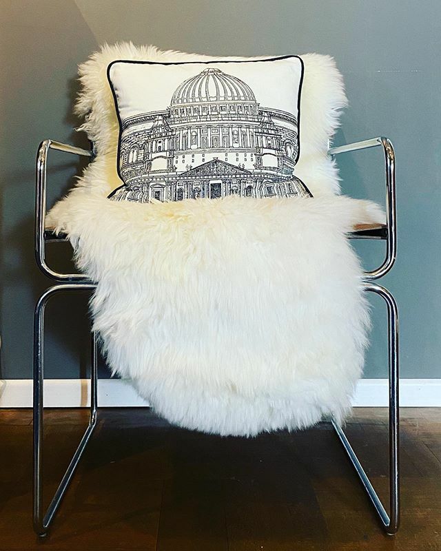 bauer_baut's tweet photo. Solidarity with Italy: Planula-chair by Giuseppe Carini (1970s) with Rome-pillow
#dingdestages #schönheitderdinge #planula #askanarchitect #rome #rom #italien #solidarität #guiseppecarini https://t.co/hSQ5M0swOn https://t.co/YJ6qd00LKn