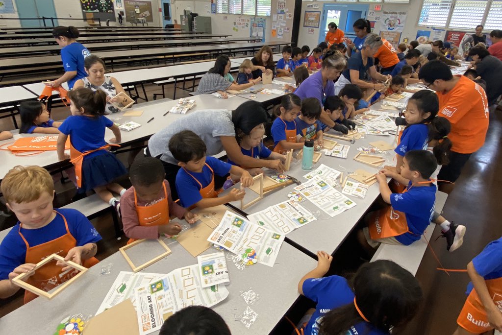 jennyfr0mdarock's tweet photo. #homedepotkidsworkshop day! 🔨Loved seeing how focused they were when working on their little projects. And how happy &amp; proud they were at what they were able to make. Thank u to @HomeDepot and @MsNalani for making this happen. 🔨❤️ #thatshawk #ibhawksfly @HesKinders @HahaioneES https://t.co/Ma5ohI9tE9