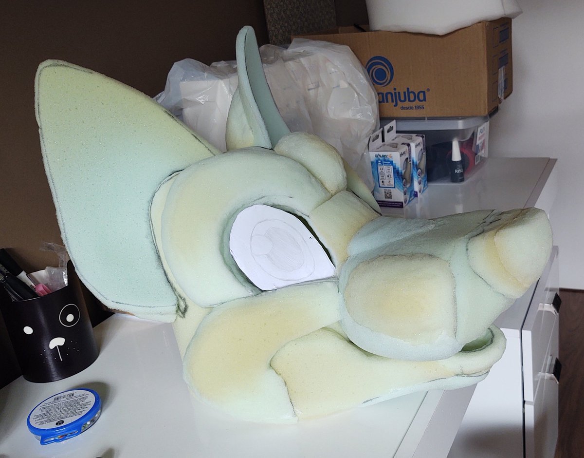 CaracalCreate's tweet image. Head base for @KayvoClockwork is done! This suit will not be for sale as it is a "test run commission". My next premade is already on the works as well as you can see in the last picture 😂
#fursuitmaker #fursuitwip