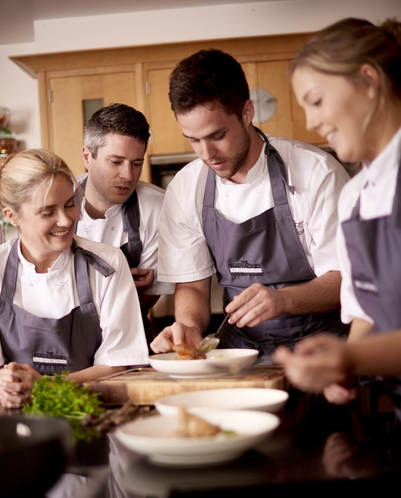 Spending some extra time at home? 👀 Looking to learn new skills for nutritional cooking? Search for one of our #ICSAaccredited #cookeryschools near you. Book a last minute course icsacookeryschools.org/national-cooke… All operating at the highest standards of professionalism &amp; cleanliness.