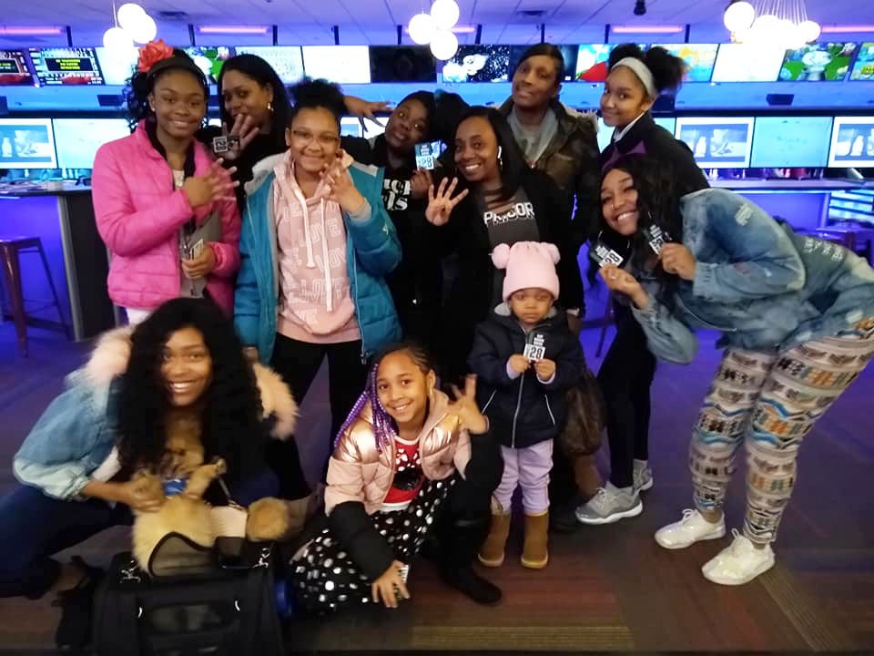 Zone28Complex's tweet photo. We're still open!💖 Come in and enjoy the facility. Let's have some fun during these confusing and overwhelming times🎳
It's most important to cherish what we have together with friends and family, and we'd love to provide a space for you to to do just that! 👍 https://t.co/e6CMwvkMbc