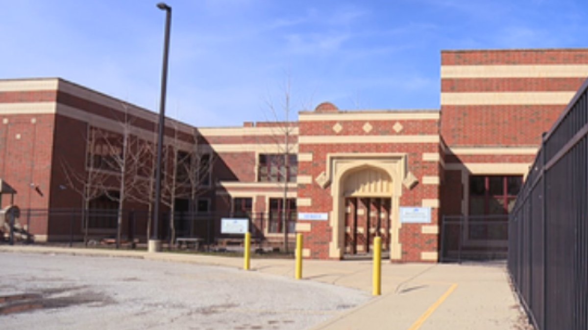IndianapolisUSA's tweet photo. IPS schools trying to help families, students during closures https://t.co/jVFxQ9Jffm https://t.co/IyxU4L3tlJ