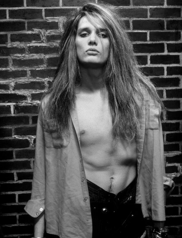 𝒀𝒐𝒖𝒏𝒈, 𝑯𝒐𝒕. 𝒂𝒏𝒅 𝑾𝒊𝒍𝒅. 
                    𝒍𝒊𝒌𝒆 𝒊𝒎 𝒎𝒆𝒂𝒏𝒕 𝒕𝒐 𝒃𝒆.