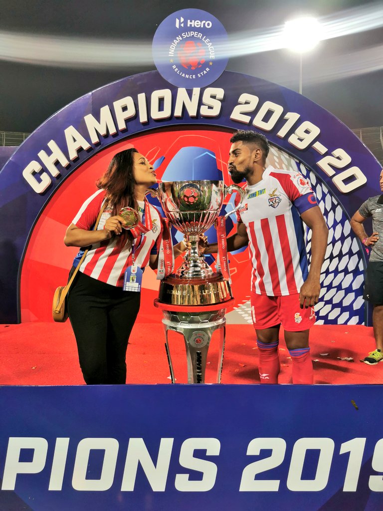 And we are the champions 🏆🥇#AamarBukeyATK @ATKFC @IndSuperLeague @RoyKrishna21