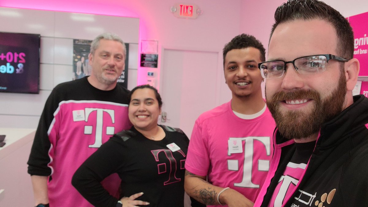 DaveFear0523's tweet photo. Team New Lenox is ready to help you with any of your wireless needs!!!  We understand how important it is to stay connected!!!  @dannysoro @RJGomezIII @WinstonAwadzi @asadirfan @jaymaliktcc @ChartierDoug @BrettKennedyTCC @TCCMobile @RichardGarwood @Wireless4TCC https://t.co/vLDSukKsBI
