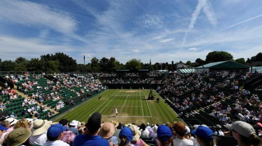 تعتزم #بريطانيا سن قوانين طوارئ لحظر التجمعات العامة، في محاولة للحد من انتشار #فيروس_كورونا، في تصعيد لخطة الأزمة التي قال منتقدوها إنها شديدة التراخي
وقاوم رئيس الوزراء #بوريس_جونسون حتى الآن ضغوطا لتطبيق بعض الإجراءات الصارمة المطبقة في بلدان أوروبية أخرى لإبطاء انتشار الفيروس