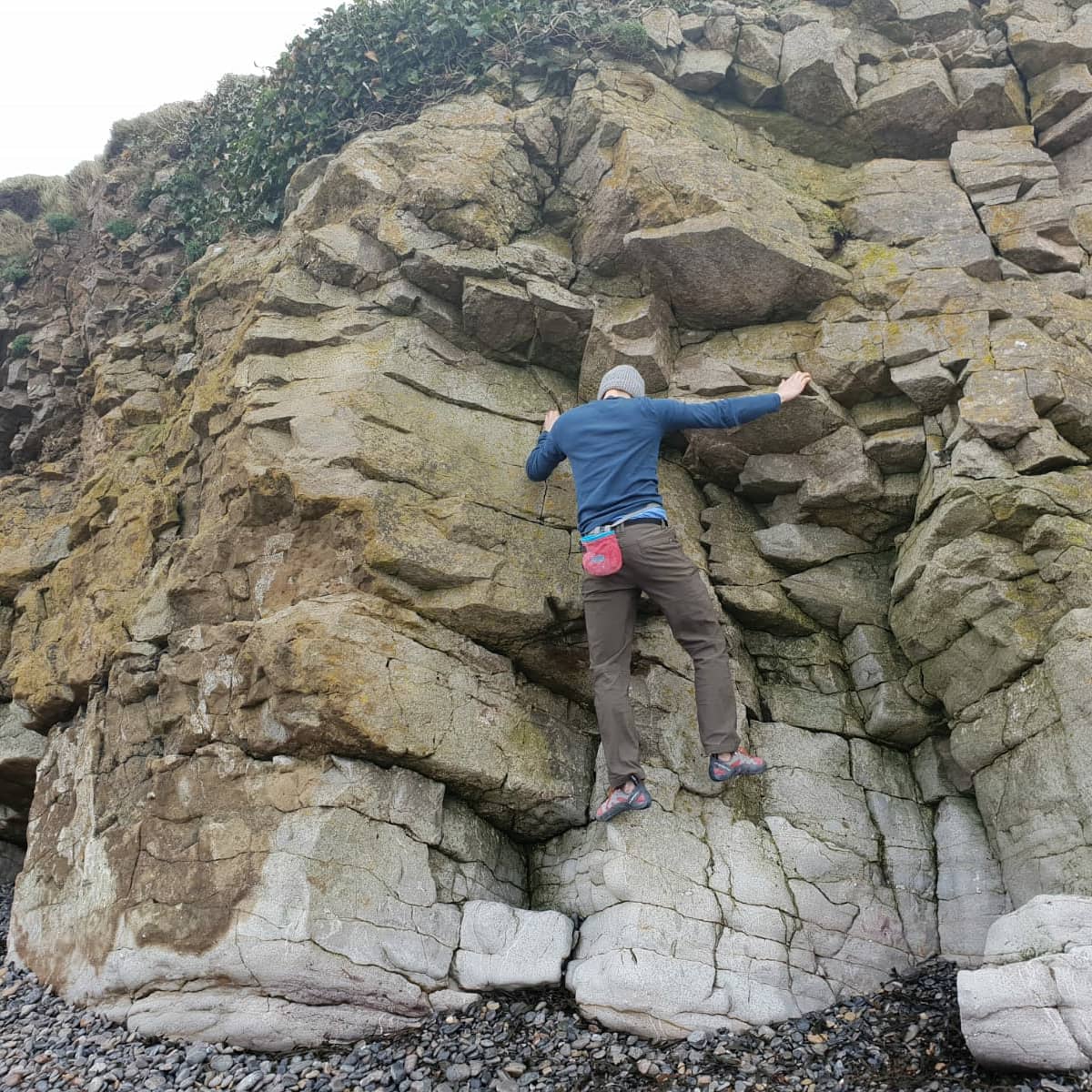 dk_elliott's tweet photo. Nice day at the beach with the family, only managed a quick traverse with the weather and tides but good to check out #sandpoint for future sessions #climbing #bouldering https://t.co/uJC6JOabIa